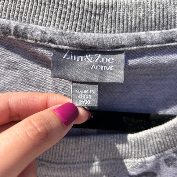 NWOT Zim & Zoe Brand Tee - Picture 5 of 7